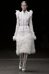 Fall 2011 Paris Fashion Week: Alexander McQueen 2011-03-09 07:20:31
