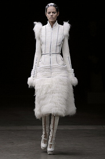 Fall 2011 Paris Fashion Week: Alexander McQueen 2011-03-09 07:20:31