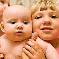 Who Tells Siblings That Baby Has Arrived?