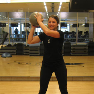 How to Do a Medicine Ball Woodchopper