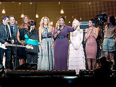 Galaxy of Stars Honor Oprah Winfrey in Talk Show's Final Episodes