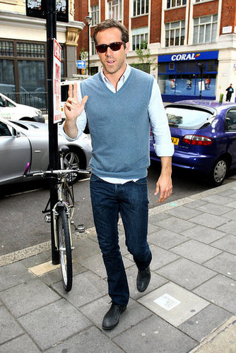 Ryan Reynolds Talks Sandra, Blake, More During an A.M. Interview in London Ryan Reynolds Talks Sandra, Blake, More During an A.M. Interview in London