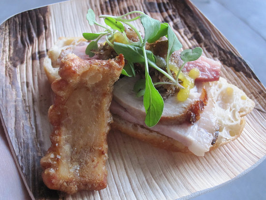 Porchetta crostini