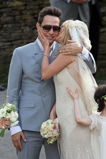 Kate Moss Wedding Dress Pictures With Husband Jamie Hince 20110701 14