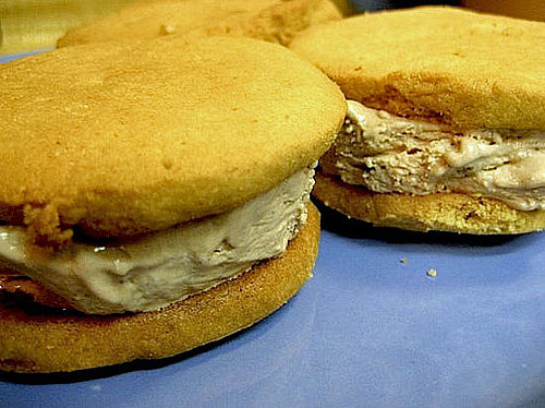 Frozen Peanut Butter and Chocolate Ice Cream Sandwiches Frozen Peanut Butter and Chocolate Ice Cream Sandwiches