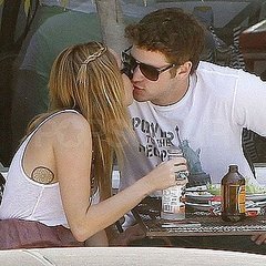 Miley Cyrus and Liam Hemsworth Kissing Pictures
