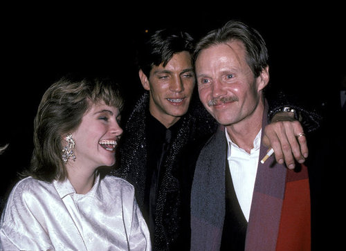 Julia Roberts laughed even while sporting heavy eyeshadow and a feathered haircut at a movie premiere with brother Eric and actor Jon Voight.
Julia Roberts laughed even while sporting heavy eyeshadow and a feathered haircut at a movie premiere with brother Eric and actor Jon Voight.