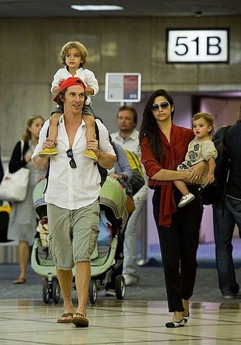 Matthew McConaughey carried Levi on his shoulders when the family arrived at LAX in September 2011.
Matthew McConaughey carried Levi on his shoulders when the family arrived at LAX in September 2011.