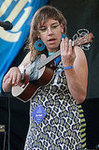 tUnE-yArDs