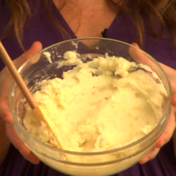 YumTV: How to Make Cheesy Mashed Potatoes YumTV: How to Make Cheesy Mashed Potatoes