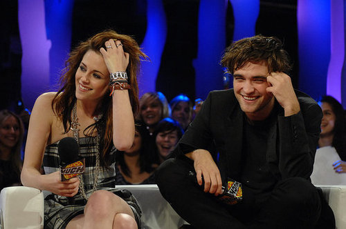 During an interview with Live@MuchMusic in Toronto, Robert Pattinson and Kristen Stewart fielded questions about their relationship back in November 2008.
During an interview with Live@MuchMusic in Toronto, Robert Pattinson and Kristen Stewart fielded questions about their relationship back in November 2008.
