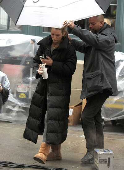 Blake Breaks From Ryan For a Rainy Day Gossiping Blake Breaks From Ryan For a Rainy Day Gossiping