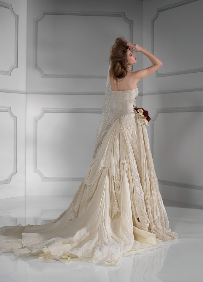 Beautiful wedding gowns by Giovanna Sbiroli