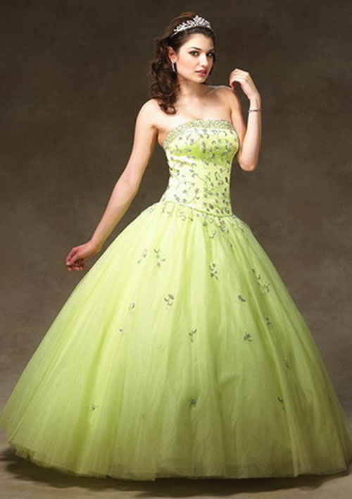 Ball gown wedding gowns suitable enough for those who want get married this