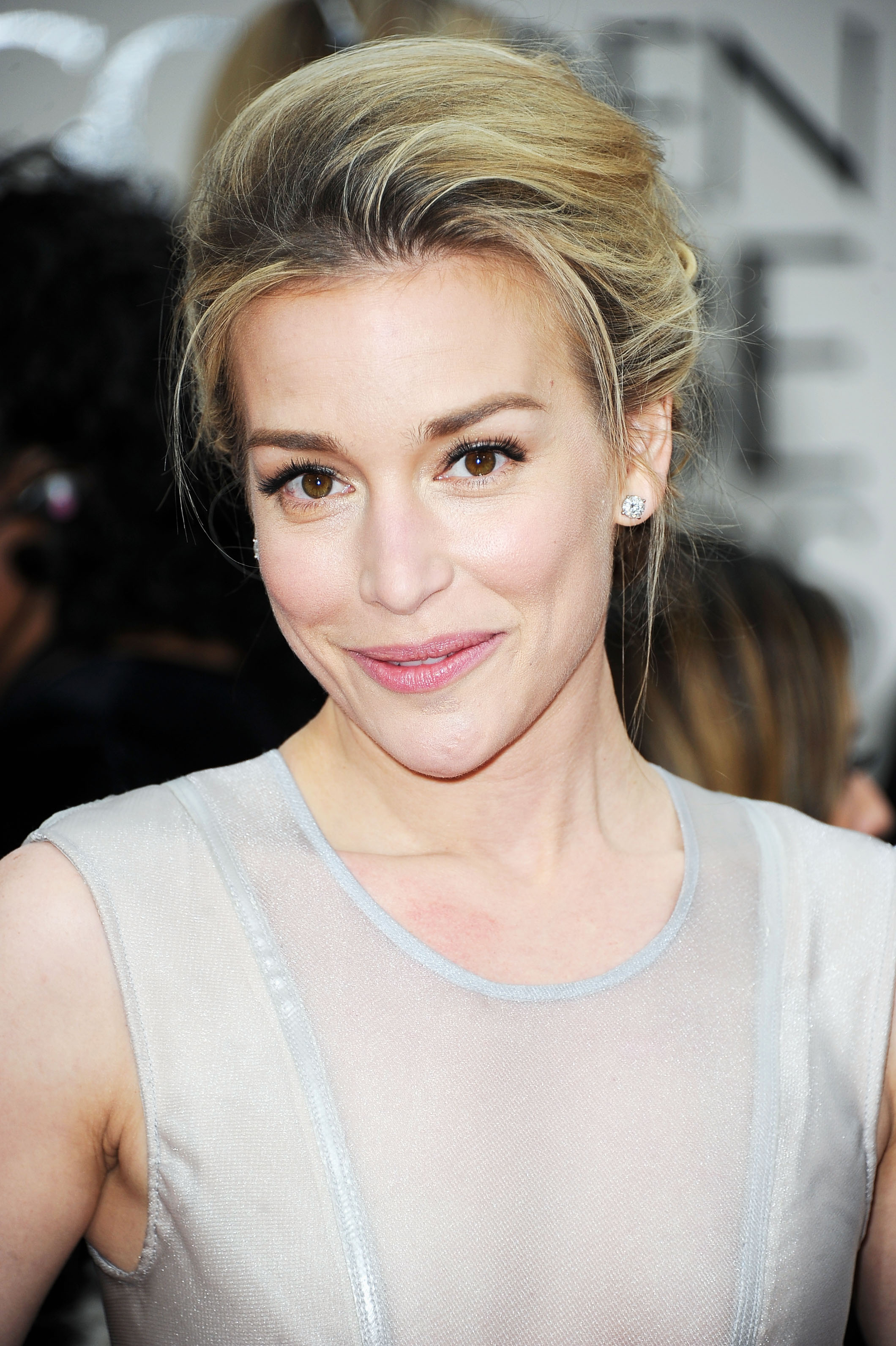 Piper Perabo at the Golden Globes. Piper Perabo at the Golden Globes.