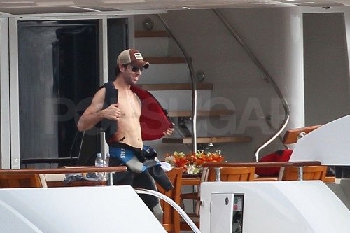 Shirtless Enrique and Bikini-Clad Anna End 2011 With a Tropical Getaway Shirtless Enrique and Bikini-Clad Anna End 2011 With a Tropical Getaway