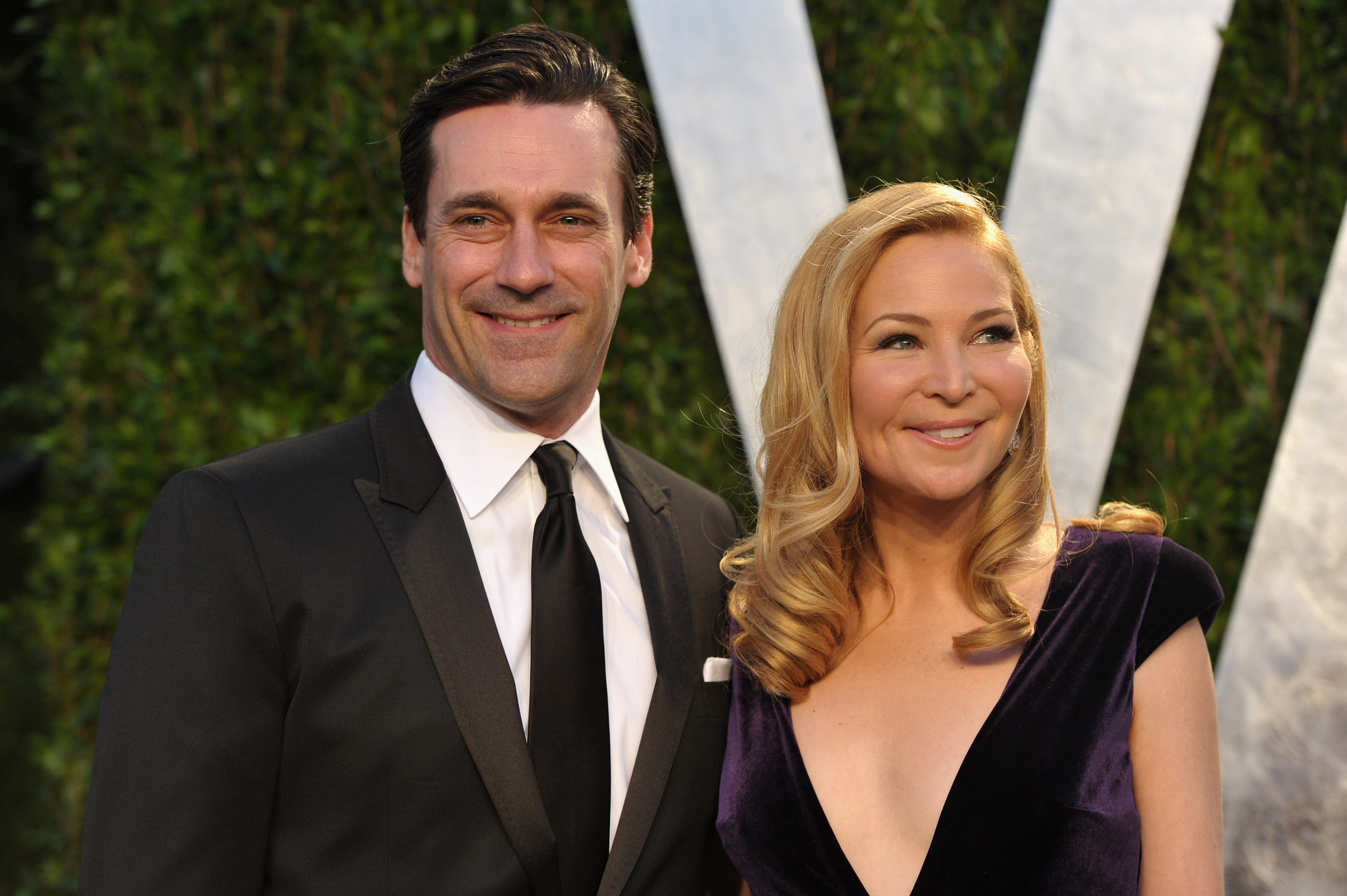 John Hamm and Jennifer Westfeldt smile at Vanity Fair Oscar party. John Hamm and Jennifer Westfeldt smile at Vanity Fair Oscar party.