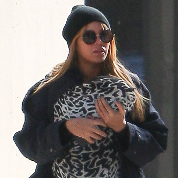 Beyonce Knowles Carrying Baby Blue Ivy in NYC Pictures