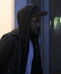 New Pics:Robert Pattinson in NYC (March 1)