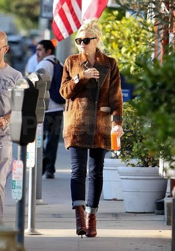 Gwen Stefani in Cuffed Denim