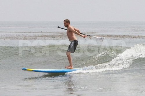 Robert Pattinson went paddleboarding shirtless.
Robert Pattinson went paddleboarding shirtless.