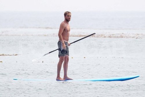 Robert Pattinson went paddleboarding shirtless.
Robert Pattinson went paddleboarding shirtless.