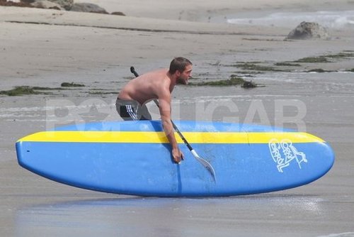Shirtless Robert Pattinson Plays on the Beach — See Over 100 Pictures! Shirtless Robert Pattinson Plays on the Beach — See Over 100 Pictures!