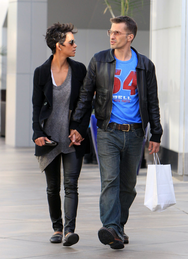 Halle Berry and Olivier Martinez held hands.
Halle Berry and Olivier Martinez held hands.