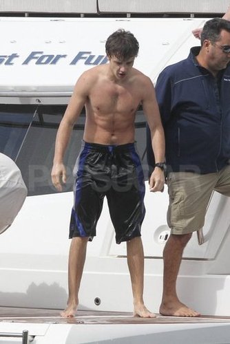 One Direction Celebrates SNL Success With a Shirtless Swim One Direction Celebrates SNL Success With a Shirtless Swim
