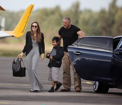 In September 2011, Angelina Jolie took Maddox on a flying lesson in England.
In September 2011, Angelina Jolie took Maddox on a flying lesson in England.