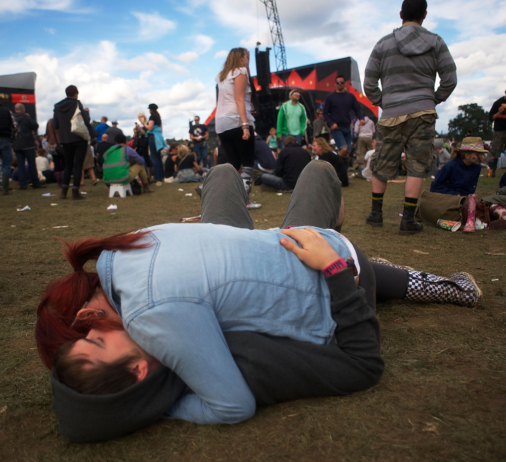 This pair didn't hold back at the Reading Festival in England.
This pair didn't hold back at the Reading Festival in England.