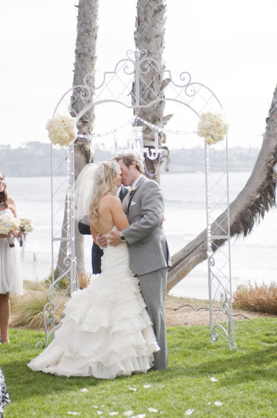 Against a gorgeous view, a simple white archway helps you and the scenery stand out.
Photo by Angie Silvy Photography via Style Me Pretty
Against a gorgeous view, a simple white archway helps you and the scenery stand out.
Photo by Angie Silvy Photography via Style Me Pretty