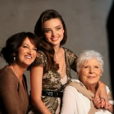 Miranda Kerr Behind-the-Scenes Video For Australian Women's Weekly Shoot With Therese and Ann