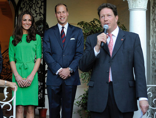 Kate and William were in LA last Summer, and she wore that green Diane von Furstenberg dress again. The first time she wore it, she was at Zara Phillips and Mike Tindall's rehearsal dinner.
Kate and William were in LA last Summer, and she wore that green Diane von Furstenberg dress again. The first time she wore it, she was at Zara Phillips and Mike Tindall's rehearsal dinner.