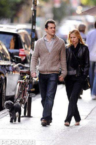 Hugh Dancy and Claire Danes took their dog for a walk in NYC.
Hugh Dancy and Claire Danes took their dog for a walk in NYC.
