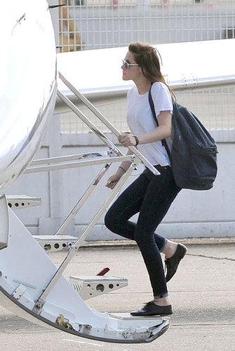 Kristen Stewart boarded a private jet.
Kristen Stewart boarded a private jet.