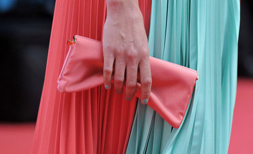 Bérénice Bejo finished off her look with a satin clutch.
Bérénice Bejo finished off her look with a satin clutch.