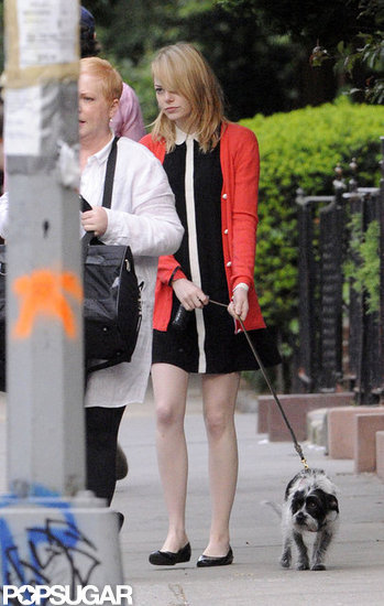 Emma Stone walked her mom out to a car with her dog in NYC.
Emma Stone walked her mom out to a car with her dog in NYC.