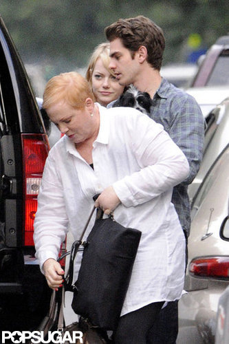Emma Stone and Andrew Garfield packed her mom and said goodbye after a visit in NYC.
Emma Stone and Andrew Garfield packed her mom and said goodbye after a visit in NYC.
