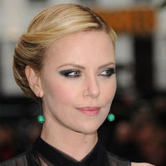 Charlize Theron's Smoky Cat-Eye Charlize Theron's Smoky Cat-Eye