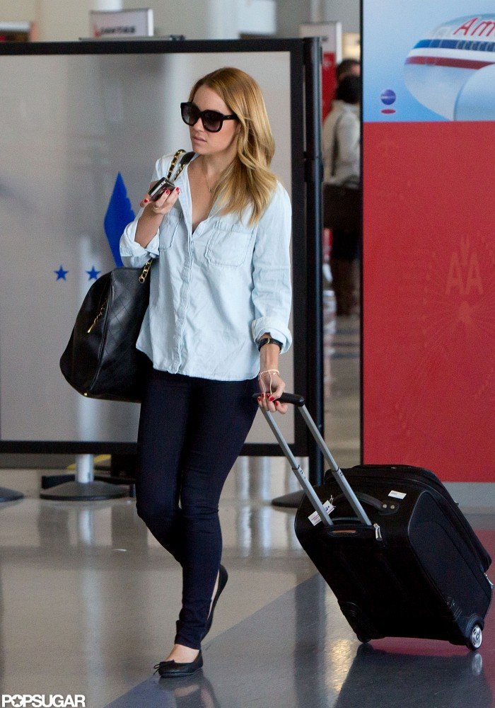 Lauren Conrad wheeled her luggage. Lauren Conrad wheeled her luggage.