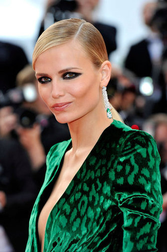 How sexy is the printed emerald-green velvet of Natasha Poly's Gucci statement dress?
How sexy is the printed emerald-green velvet of Natasha Poly's Gucci statement dress?