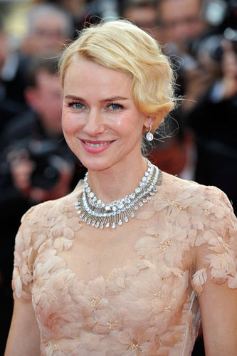 Naomi Watts radiated pure glamour at the Madagascar 3 premiere — let's take a closer look at her feather-accented Marchesa bodice and Chopard white diamond collar necklace.
Naomi Watts radiated pure glamour at the Madagascar 3 premiere — let's take a closer look at her feather-accented Marchesa bodice and Chopard white diamond collar necklace.