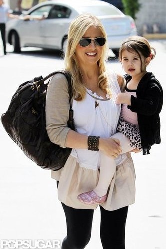 Sarah Michelle Gellar carried Charlotte Prinze.
Sarah Michelle Gellar carried Charlotte Prinze.