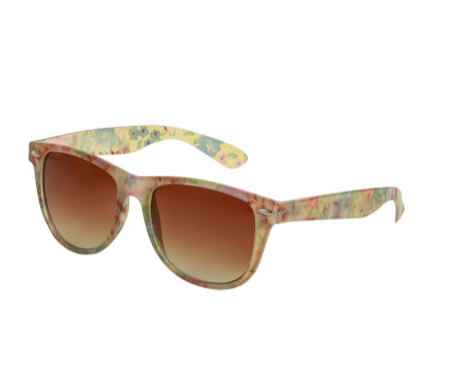 If you can't commit to flower-printed denim, then inject a little of the season's must-have florals into your shades.
Wet Seal Frosted Floral Wayfarer Sunglasses ($8)
If you can't commit to flower-printed denim, then inject a little of the season's must-have florals into your shades.
Wet Seal Frosted Floral Wayfarer Sunglasses ($8)