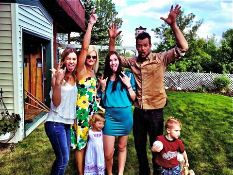 Josh Duhamel shared a photo with family members while celebrated his younger sister's high school graduation.
Source: Twitter user joshduhamel
Josh Duhamel shared a photo with family members while celebrated his younger sister's high school graduation.
Source: Twitter user joshduhamel