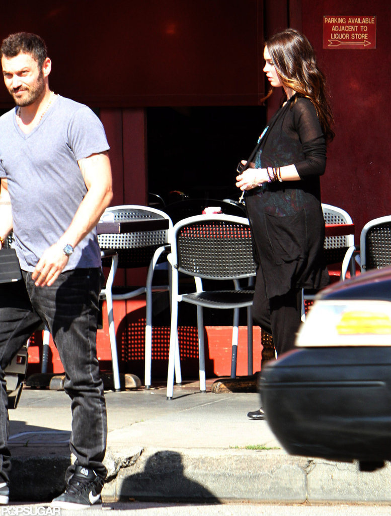 Megan Fox Steps Out and Covers Up During a Lunch Date Megan Fox Steps Out and Covers Up During a Lunch Date