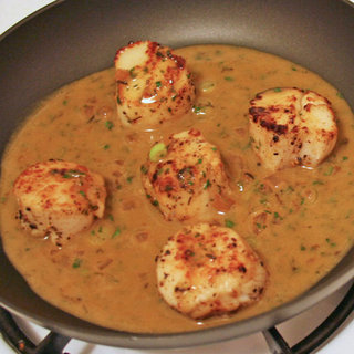 Seared Scallops in a White Wine Butter Sauce