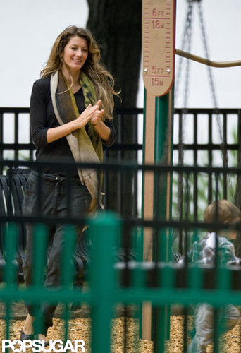 Gisele Bundchen went to a Boston park.
Gisele Bundchen went to a Boston park.