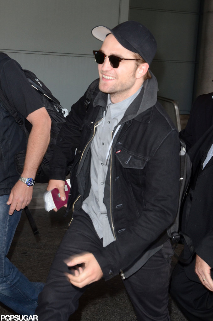 Robert Pattinson Touches Down in Toronto For Cosmopolis Instead of MTV Robert Pattinson Touches Down in Toronto For Cosmopolis Instead of MTV